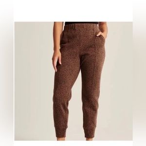 Abercrombie & Fitch Cheeta Print Sweatpants Jogger Size XL - Gently Worn